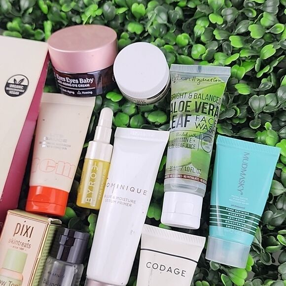 Skincare bundle 11 pieces new eyes face scrub toner aloe Vera micro mask beauty - Picture 4 of 4